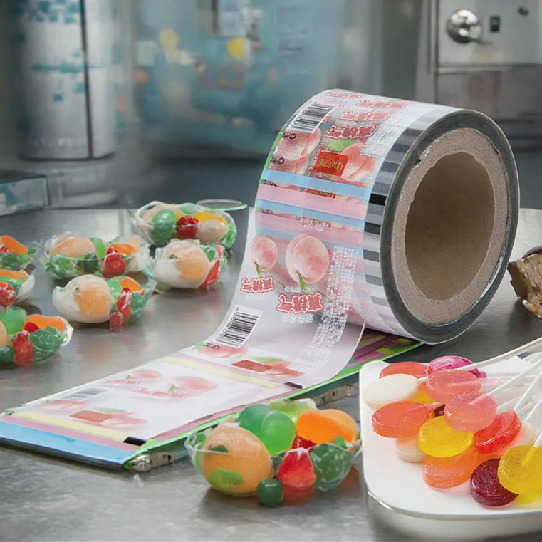 Impression personnalisée Sachet de film de rouleau d'emballage de qualité alimentaire Pe Bopp Bonbons Lollipop Chocolat Produits alimentaires en rouleau d'emballage automatique